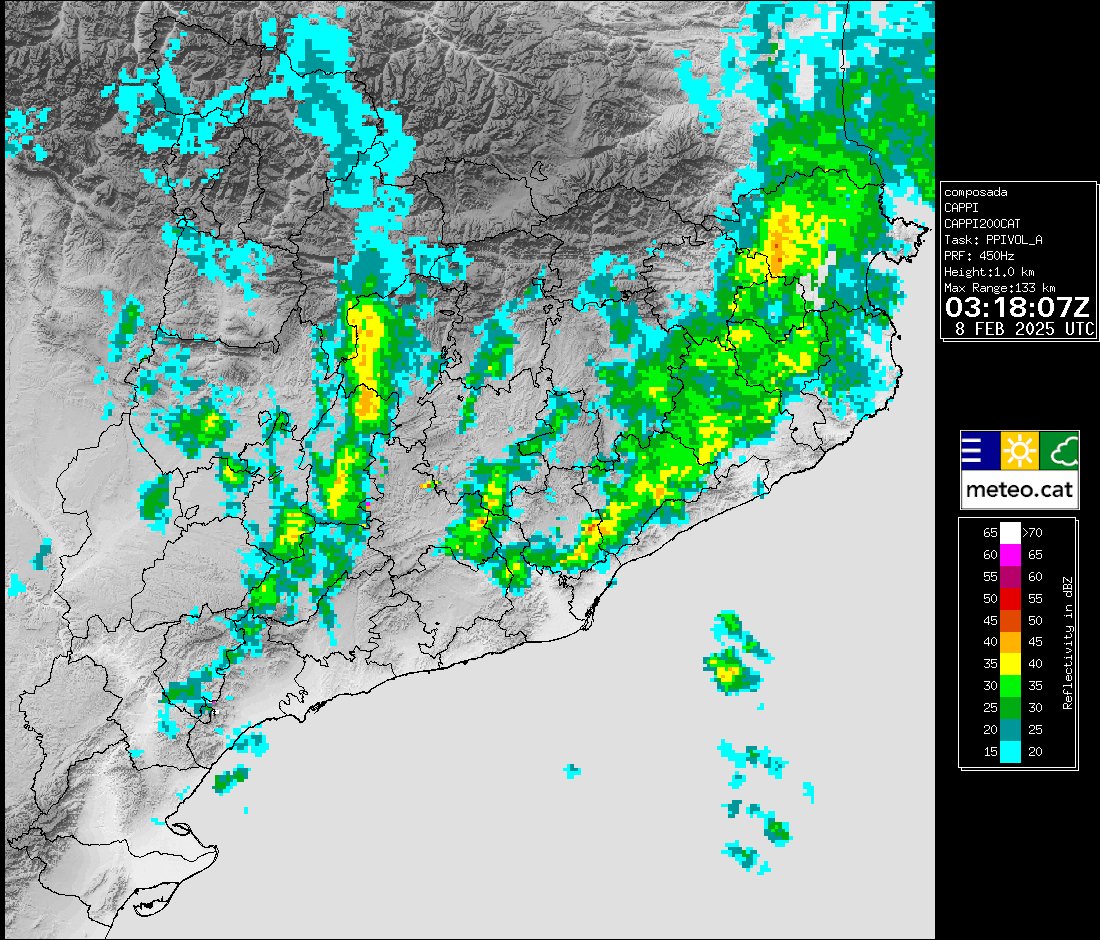 meteocat's tweet photo. Els xàfecs acompanyats de tempesta descarreguen localment amb intensitat forta a punts del prelitoral central. És probable que localment es puguin superar els 100 mm de precipitació acumulada. S'ha emès un avís en aquest sentit. https://t.co/CRCywKvfkK