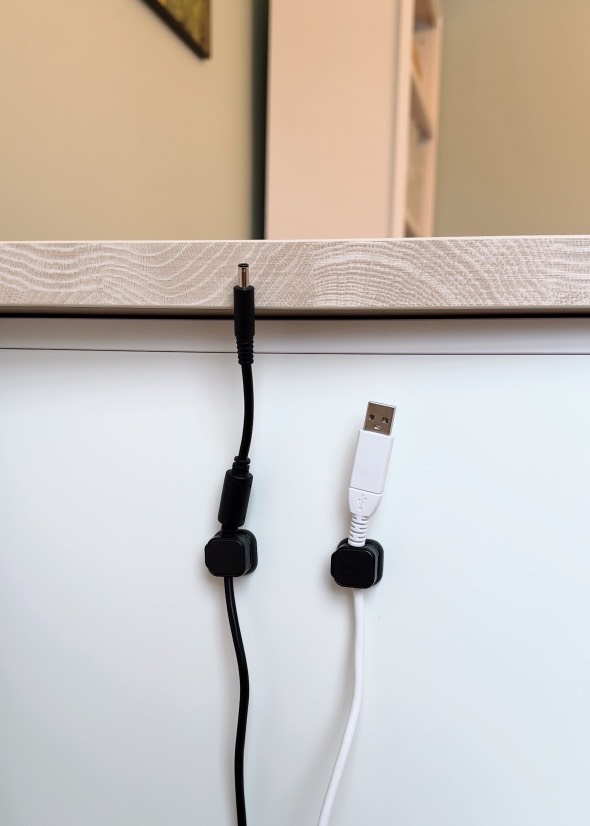 JOYROOMofficial's tweet image. Messy cables? Not anymore! 🎯
✨ #JOYROOM Magnetic Cable Clips keep your desk neat and tangle-free! 💕
💥 Snap it in place and enjoy the clutter-free magic!
Credit: @organizedvt
#JOYROOMorganizeyourlife
#CompactOrganizer #TechUpgrade #CableManagement
#bedroom #influencers