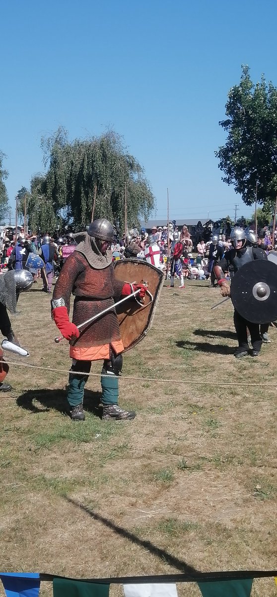 Thomas_D_NZ's tweet photo. Great morning at the Levin medieval market today. https://t.co/CKV4mt9FxH
