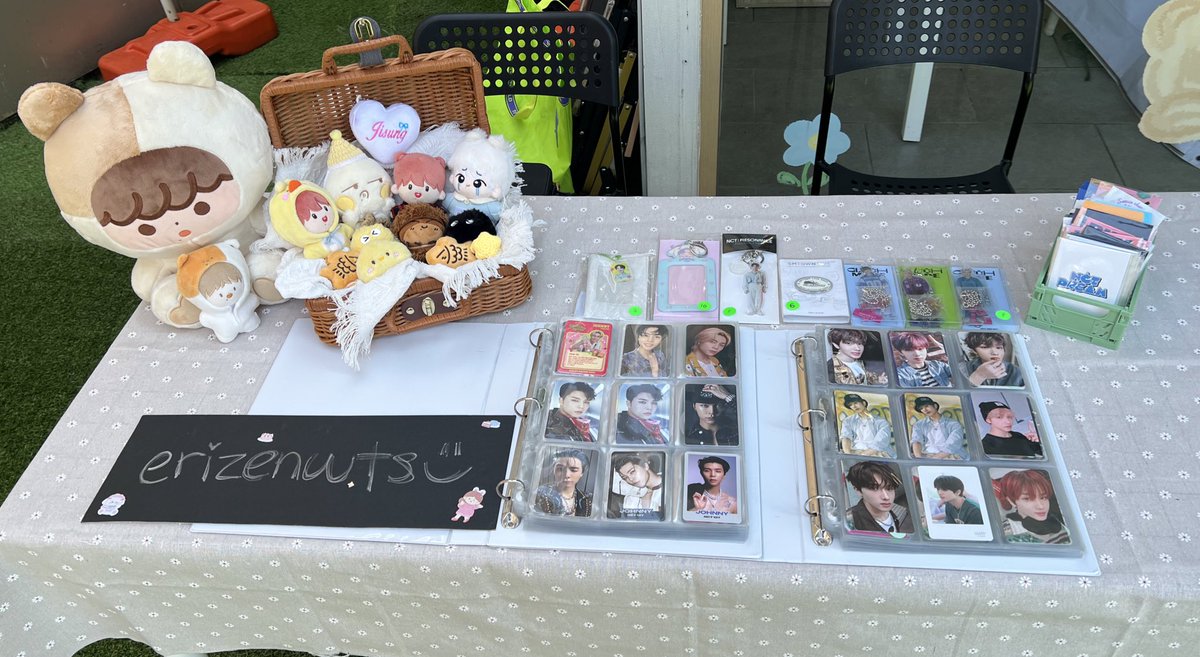 erizenwts's tweet photo. Hihi! 

We are here today 🥰
Come say hi~ 

*dolls not for sale 🤣

 #WhenImwith_JISUNG https://t.co/dg91Utwt53