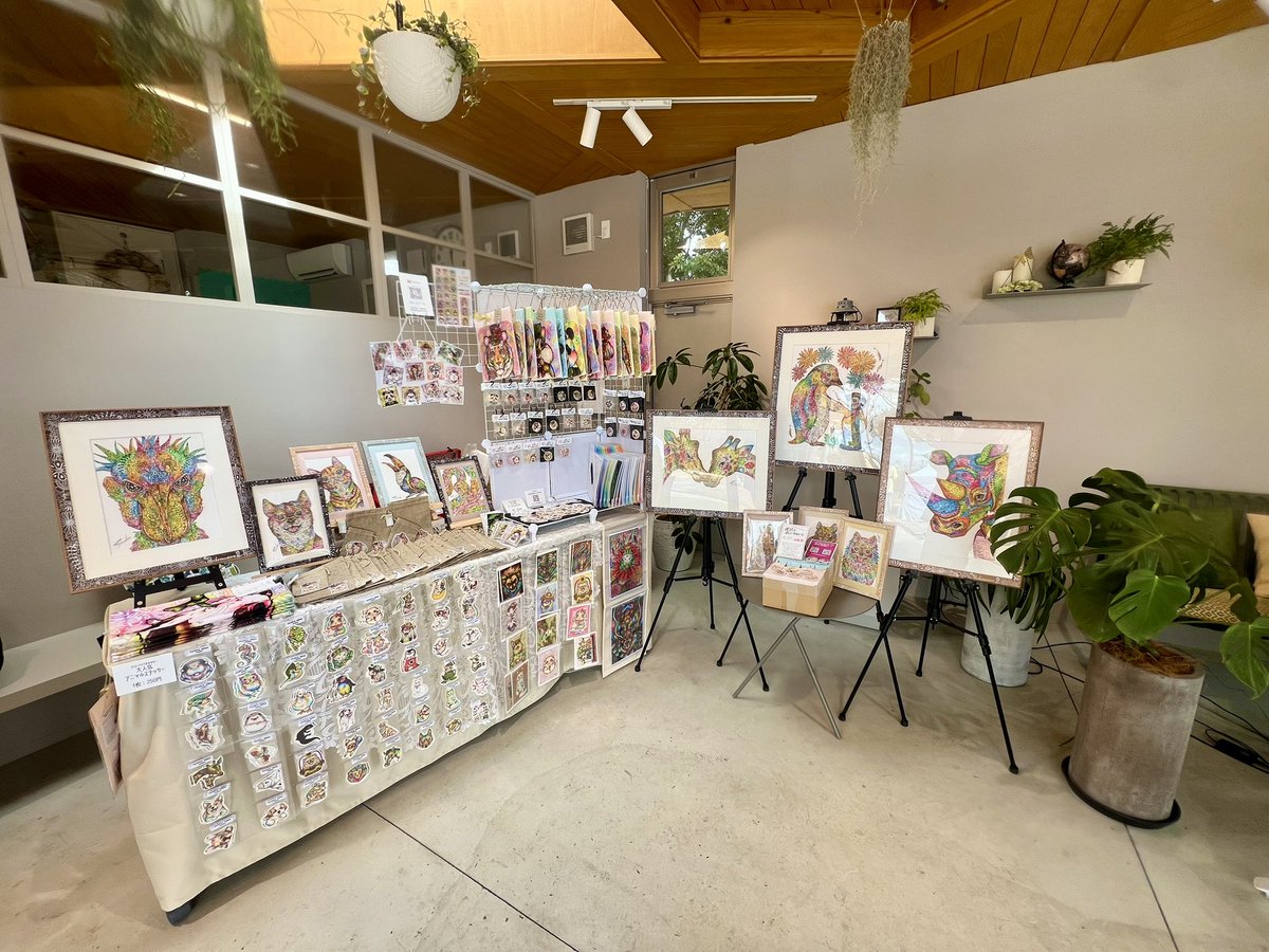 ボタニカルな空間の中
素敵なブースに仕上がりました

動物画家としての私
アニマルイラストレーターとしての私
この様な素晴らしいイベントの中で全面に私を押し出させて頂きました

雪予報が嘘のように晴れ、とても過ごしやすく福岡市植物園を見て回ることができます✨
是非お越しくださいませ☺️