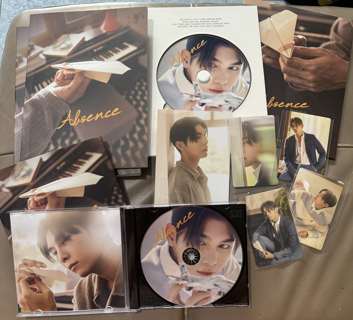JubJang_Jubb's tweet photo. Received 😘😘
So smart and sweet 🥰🥰
ABSENCE MEW SINGLE
@MSuppasit
#PreOrder_Absence
#MewSuppasit
#มิวศุภศิษฏ์ https://t.co/WL8n1zYwkW