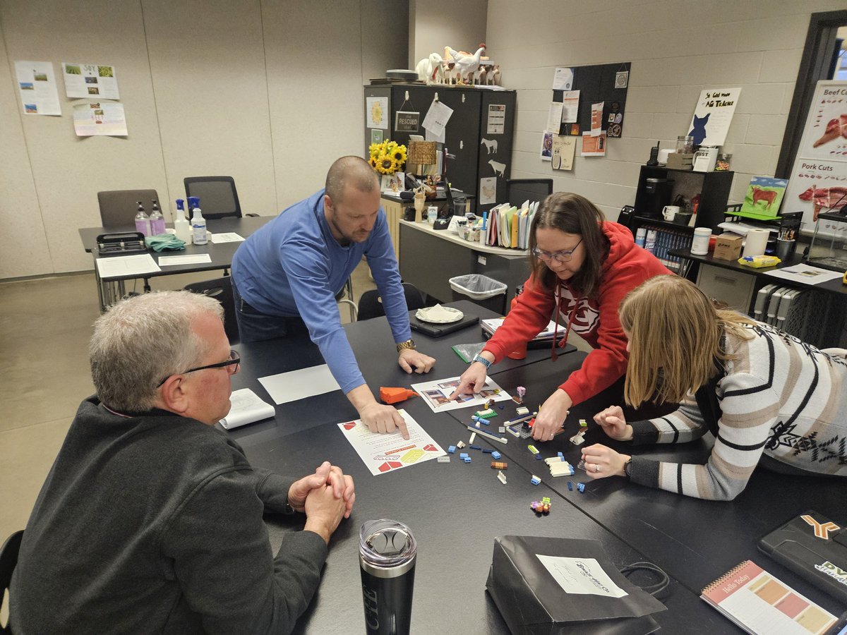 Teacher Clarity Professional Development: Lego house - 1 with success criteria and 1 without!! 
<a href="/OPSF233/">Olathe Public Schools Foundation</a> <a href="/OlathePathways/">Olathe Career Pathways</a> #teacherclarity
#successcriteria