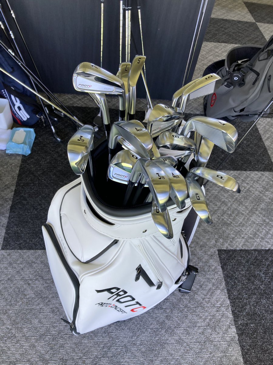 proto_concept's tweet photo. EVEN SUPER試打会開催中

打席にて予約カードをお配りしておりますので受付後に打席までお越しください。

試打景品としてラバーコインケースをご用意しております。

#protoconcept  #プロトコンセプト https://t.co/7Emkr8dJJA