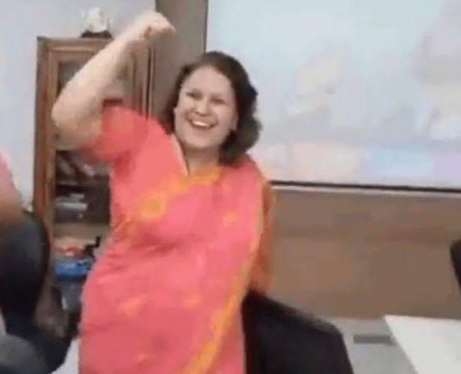 #DelhiAssemblyElection2025 #DelhiElections2025 #DelhiPolls #DelhiElections 
<a href="/supriya_sule/">Supriya Sule</a> with 1vote