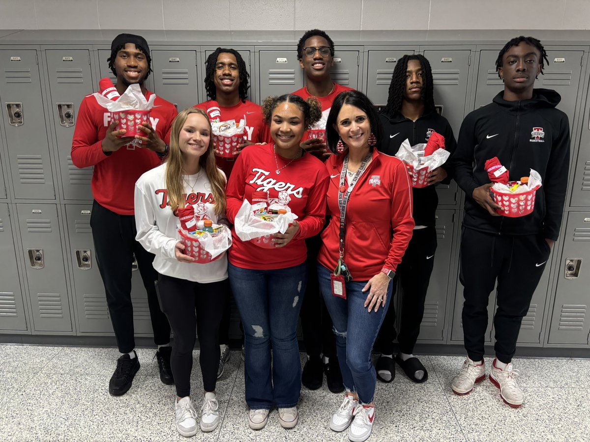 Travis Basketball tweet media