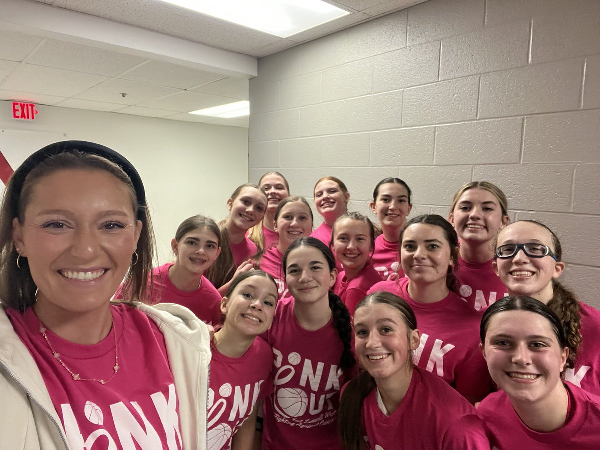 fzw_jvgirlsball's tweet image. So proud of these girls. Down by 18 in the first quarter. They never backed down and ended up with the win 39-37 to Troy. Way to fight back! 
Troupe-10
O’Laughlin-9
Frownfelter-8
Dennis-6
Fellous-5