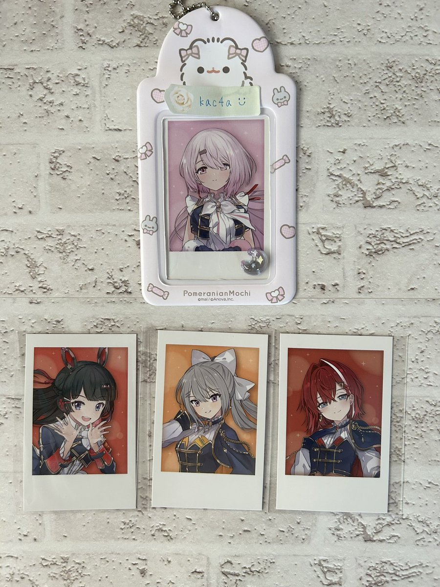 k4ch4_'s tweet photo. にじさんじ 7周年 7th Anniversaryグッズ
チェキ風カード Bグループ (特典) 交換
 
譲：画像1,2枚目　💖:R/箔押し
(2枚目は5thのチェキになります)
 
求：画像3枚目参照
 
1枚からでもお気軽にお声掛けください！ https://t.co/OWygWWLlqW