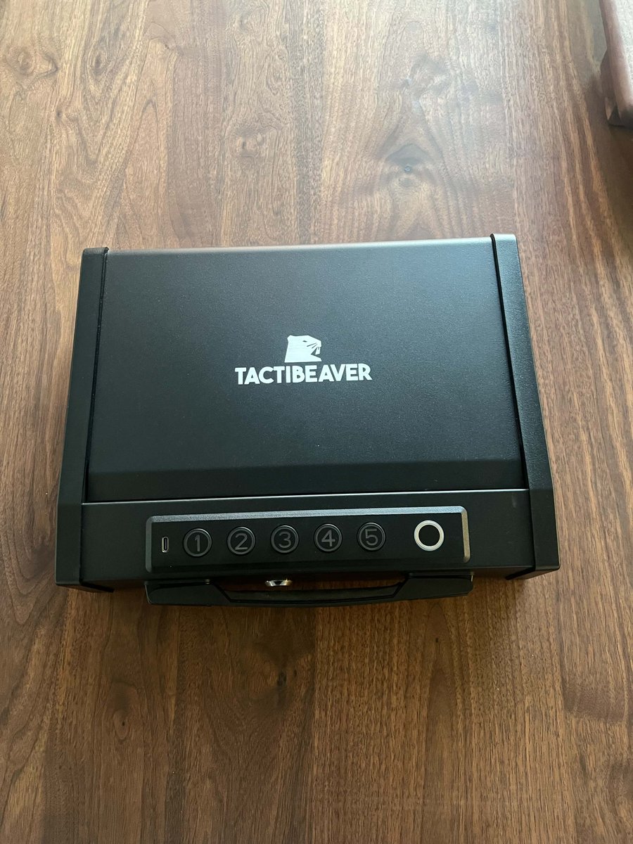 TactiBeaver's tweet image. 🌧️ Keep your guns safe from moisture! 🛡️  
✅ Avoid basements &amp;amp; damp areas 🚫🌫️.  
✅ Use dehumidifiers or silica packs 🌬️📦.  
✅ Store in dry, cool spots 🏠❄️.  
Protect your gear, stay ready! 🔫✨  
#GunCare #AvoidMoisture #HomeSecurity  
#GunStorage #SafetyTips #StayPrepared
