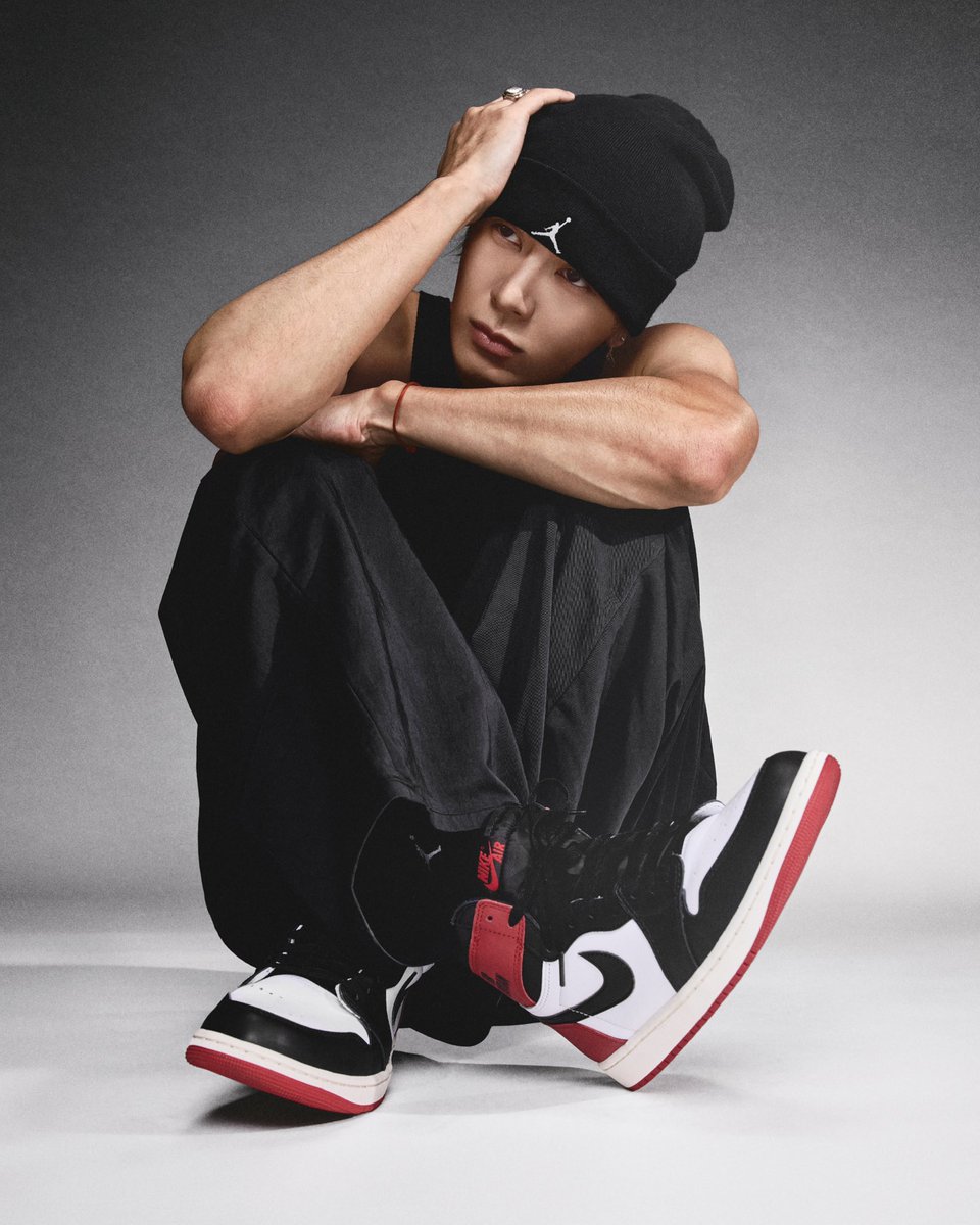 JacksonWang852's tweet photo. Jordan Brand’s 40th Anniversary. 
@Jumpman23 
As a new creative director of something comin up
Wanna say
It’s gon be a new chapter startin 2025
🦶

Hang with me
Cuz no one’s ready 👀 https://t.co/HKmx8zlSnB