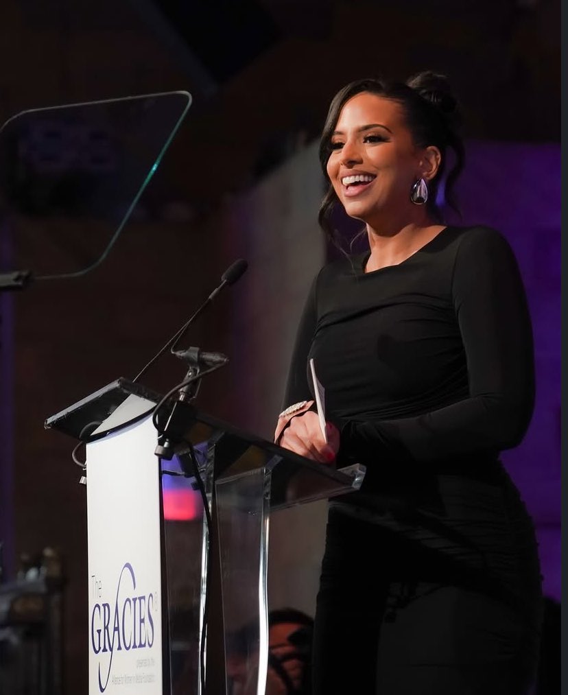 Matlockness's tweet image. Was a privilege to present an award at the Gracie award show😊❤️