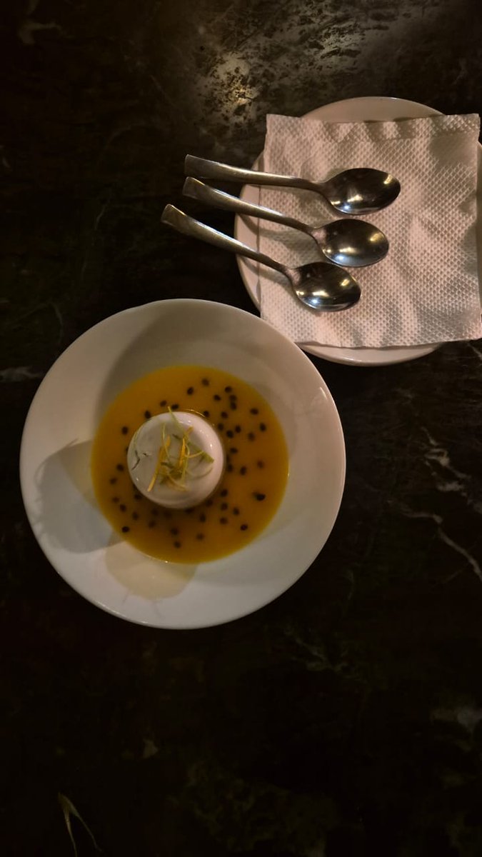 sujatavidu's tweet image. Burmese Food Experience in Goa: Tomato salad with aubergine and peanuts, Lemon Chilli prawns, Smoked pork fried rice, and Passion fruit and coconut Panna cotta
at BomRas, Goa. Go for it!
👌😍
#GoaDiaries #Burma #Foodie  #travelphotography