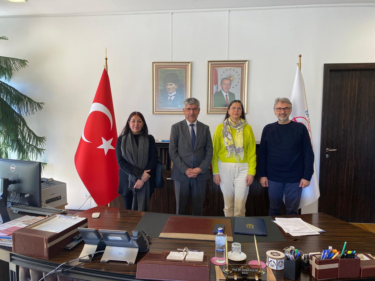Başkanımız Gamze Türk Oğuz ve Yürütme Kurulu üyelerimiz Saniye Yalçın ile Avni Barkın Kurt, Muğla Sıtkı Koçman Üniversitesi Rektörü Prof. Dr. Turhan Kaçar’ı makamında ziyaret ederek görüş alış verişinde bulundular. #bodrumkentkonseyi #mskü