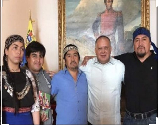 ACambiarlos's tweet photo. Oye #MerluzoHDP @GabrielBoric y esta foto también será falsa?? El criminal llaitul enviado por el partido criminal que te gobierna, abrazado con el criminal de venezuela.
#UnComunistaUnCriminal
@dipuBobadilla https://t.co/MmR4yu1zhS
