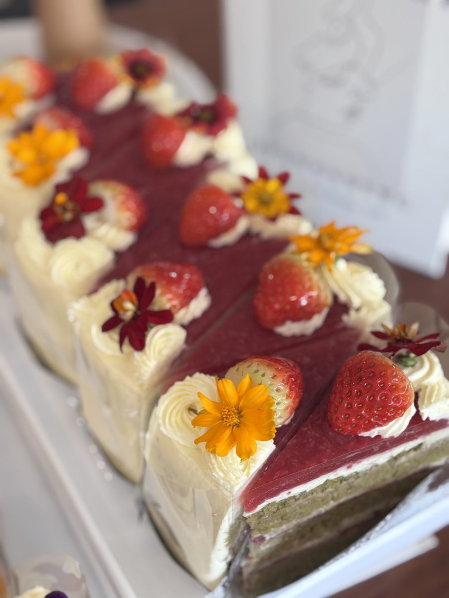 bunbandaan_cafe's tweet photo. สวัสดีเดือนแห่งความรักนะคะคุณลูกค้าที่น่ารัก ขอให้เป็นวีคที่น่ารักของทุกคนนะคะ✨💖
รายการขนมพี่บุญฯ🎂 :
⁃EarlGray Lemon Cake: 80฿🍋
⁃Banoffee: 85฿🍌🍫
⁃Matcha Strawberry Cake: 85฿🍓
⁃มะยงชิดชัสพาย: 80฿🥧
#คาเฟ่นครปฐม #คาเฟ่2024 #cafeandspace #petfriendly https://t.co/ZAUaIxBJCQ