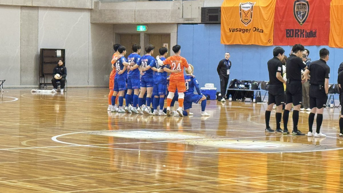 taka_bowz's tweet photo. 2試合目始まるよ！

#Fリーグ https://t.co/jkfO0ltz7a