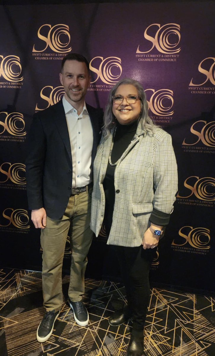 Great night out in Swift Current thx to <a href="/SwiftChamber/">S.C. Chamber</a> - what a fantastic address by <a href="/BradGushue/">Brad Gushue</a> about success. What he said about vulnerability will stick with me. But this moment? Even more. Thanks <a href="/ric_bye/">Ricky Canuck 🇨🇦</a> for taking the photo even though he’s not pictured. I’m a 🥌 fan girl!