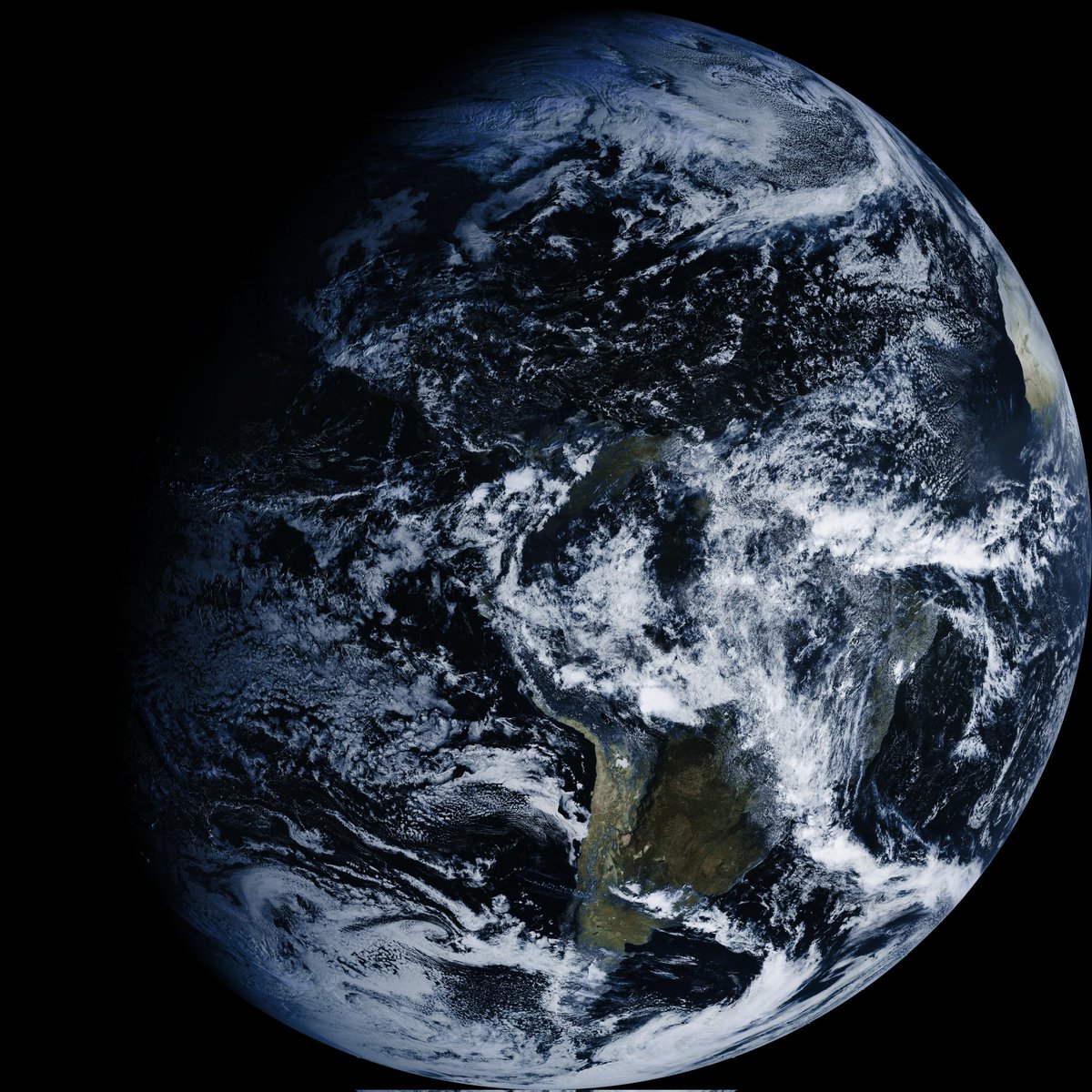 I built a NOAA GOES-16 satellite receiver. This is the best Full Disk image I've picked up so far. #noaa #goes16 #satelliteimagery