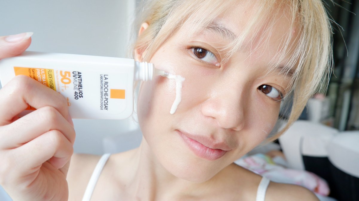 ใครมีปัญหาฝ้ากระ ผิวหมองคล้ำ อาจเป็นเพราะกันแดดไม่ถึง⚠️ แนะนำ La Roche-Posay Anthelios UVMune400 Invisible Fluid SPF50+ PA++++ มี Mexoryl ปกป้องถึง Ultra-long UVA ช่วง 380-400 nm✅️ ที่ทำร้ายผิวลึกสุด กันแดดทั่วไปยังทำไม่ได้ ที่สำคัญเนื้อครีมบางเบา ทาเยอะแค่ไหนก็ไม่วอก ไม่ทิ้งคราบ เกาะผิวดีสุดๆ กันน้ำ กันเหงื่อ ไม่เหนียวเหนอะหนะ ไอเลิฟ🤍
.
📍พิกัด 
🧡Shopee 
https://t.co/Z5rWHxTlW8 
💙Lazada 
https://t.co/GWSDKLheRa 
.
#UVMUNE400 #กันแดดยืนหนึ่งจบถึงUltraLongUVA
