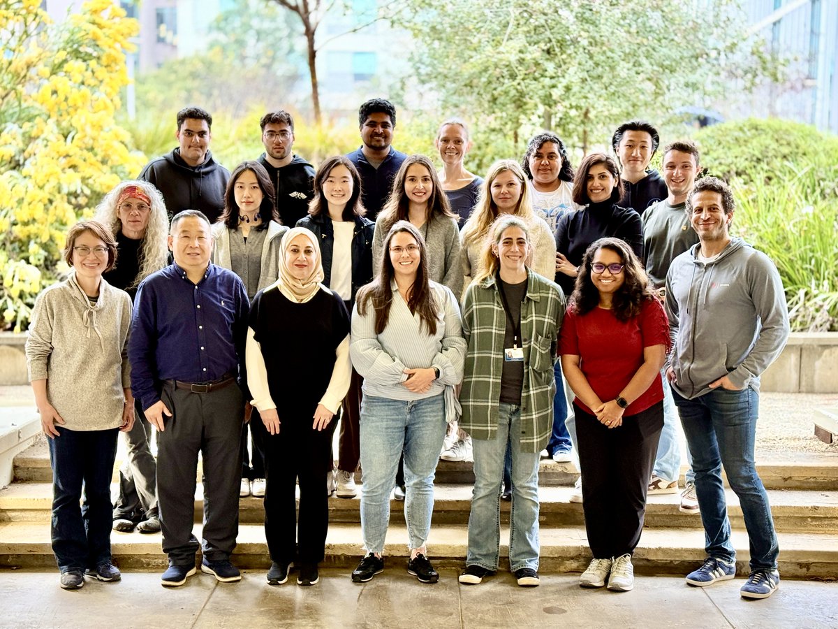 manorlaboratory's tweet photo. Got some new photos of the lab today. Can’t believe I get to work with all these amazing people 🤯 https://t.co/tbF3cLhI4c