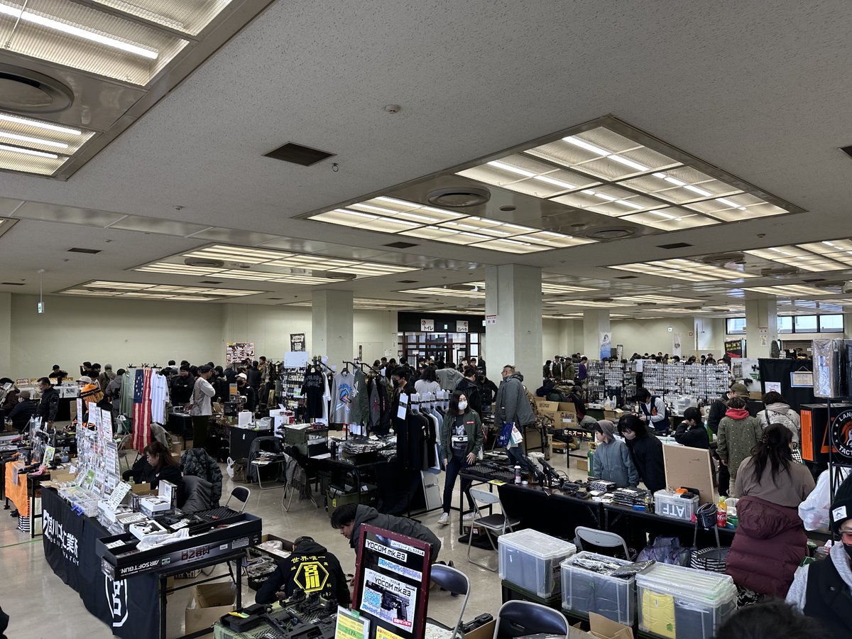 SBI_Corp's tweet photo. #九ミリ展 に出店させていただいております！！
九州は暖かいかと思いきや雪が降って東京より寒かったりしましたが、そんな寒さは吹き飛ぶ勢いで大盛況です！
わざわざ会いにきていただいた方が何人もおり、嬉し恥ずかし感謝感激です💕
九州は良いところですね！！！次回も来まぁす！！ https://t.co/GlFreFyCqF
