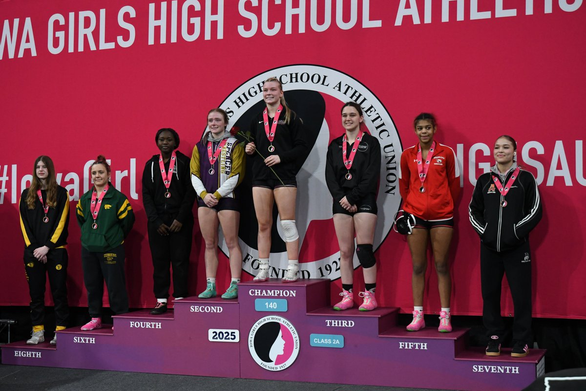 LCHS_GWrestling's tweet image. What a State Tournament! The girls represented Le Mars great through and through. Beyond proud of each of these girls and the work that they put in and the battles they had to face throughout the entire season. We are just getting started! #LetsGoDogs