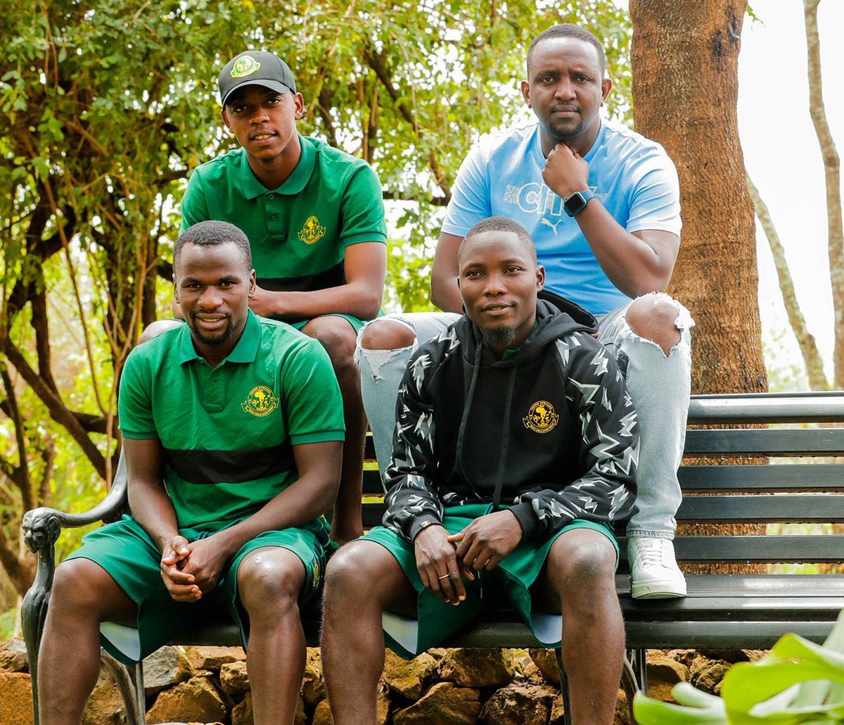⏳WACHEZAJI WA TANZANIA AMBAO WALIZIKACHA TAALUMA/KAZI ZAO ILI WACHEZE SOKA.
.
KAMA ilivyo kwa wachezaji wa Ligi za wenzetu kama vile Ligi Kuu Uingereza basi na Ligi Kuu za Tanzania inao wasomi ambao waliamua kuachana na fani zao walizosomea na kujikita na soka.
.
🧵RE-TWEET 🙏🏿👇