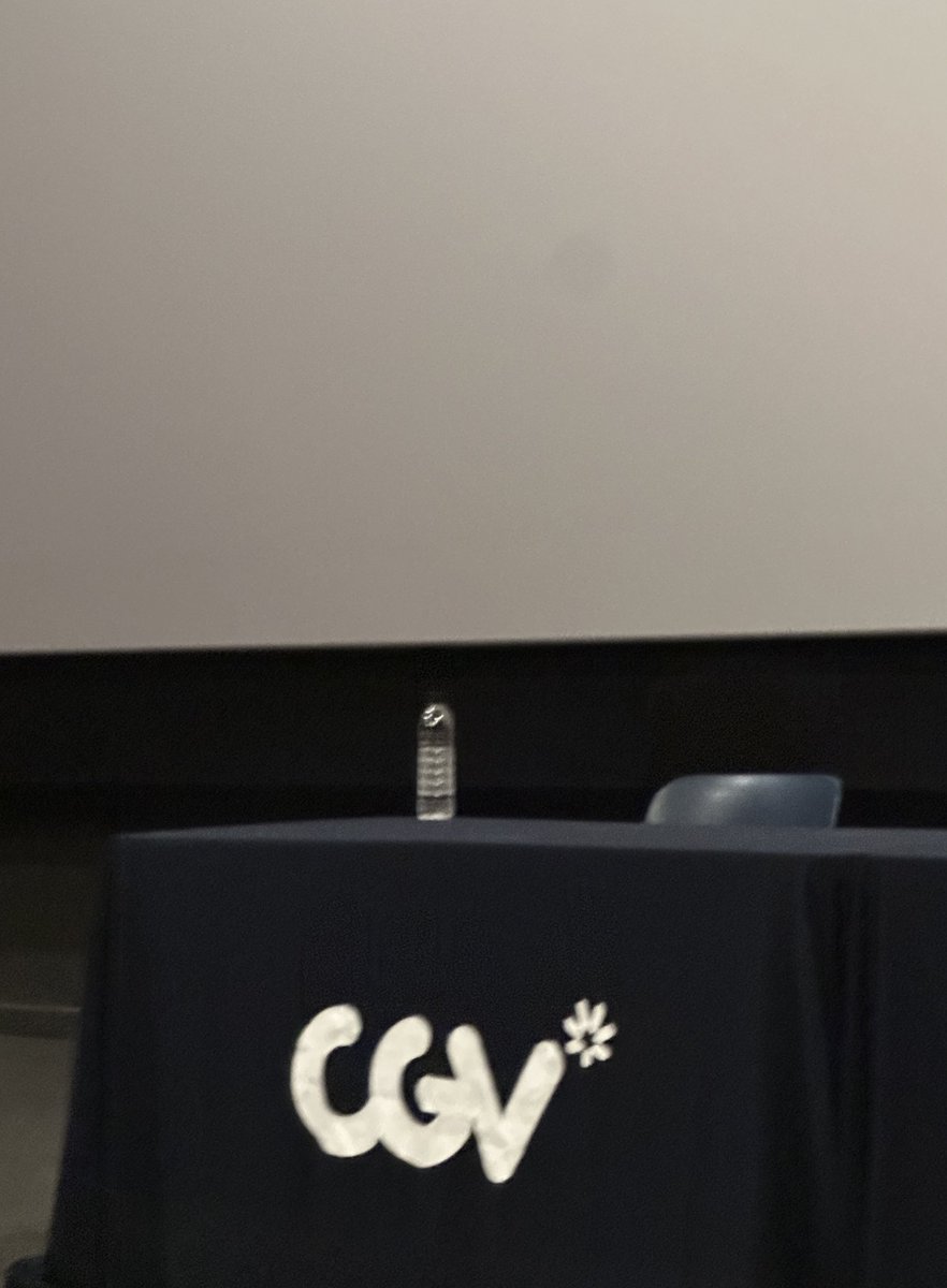 올려둔 물병이 너무 귀여워서 찍음..