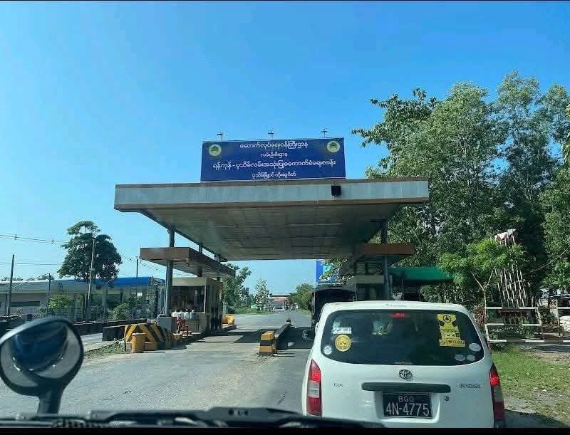 Moe201980's tweet photo. #ပုသိမ် PDF များသတိထားနိုင်ရန်
ကြိုးတံတားအဟောင်းနားမှာစောင့်နေတဲ့
424တပ်က စစ်သားက ပြောတာက PDF ခေါင်းဆောင် အသက်က၂၃နှစ်လောက်ပဲ ရှိအုံးမယ် မြို့ထဲ မှာစျေးခဏ ခဏလာဝယ်နေတာ
သူ့ကိုဖမ်းဖို့ သူတို့လူတွေကိုဓါတ်ပုံတွေဖြန့်ထားတယ်လို့သ်ိရတယ် https://t.co/Lyndqe5tMg