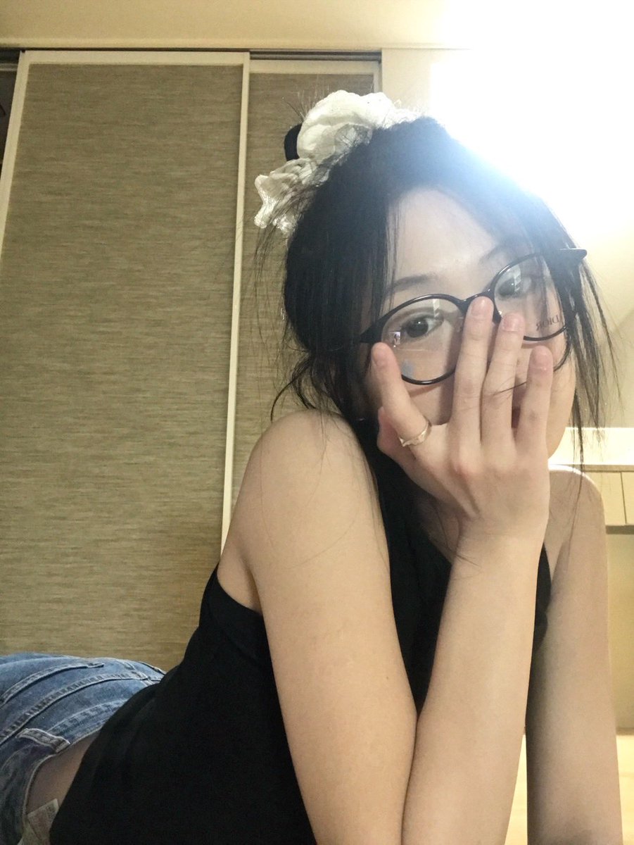 picbaemon's tweet photo. AHYEON WEVERSE UPDATE https://t.co/2Nfd0PqGwk