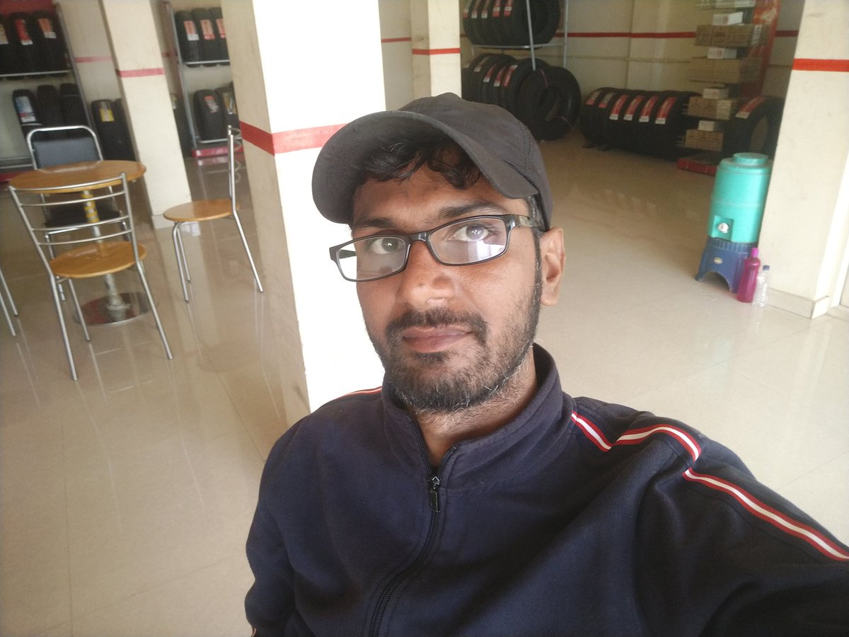 लड़की – मुझेॆ ऐसे प्रपोज करों…😍 जैसा आज तक इस दुनिया में किसी ने ना किया हो !!!💁‍♀️
लड़का – जब से तुझे मिला हुँ,😕
रातो की नींद हराम हो गयी है कुत्ती,😠
मेरी जिंदगी में भूकंप आ गया है,😱
मुझसे शादी करके मेरी जिंदगी बर्बाद कर दे कमीनी…😳😨😡🙄😲
🤣🤣😂😂