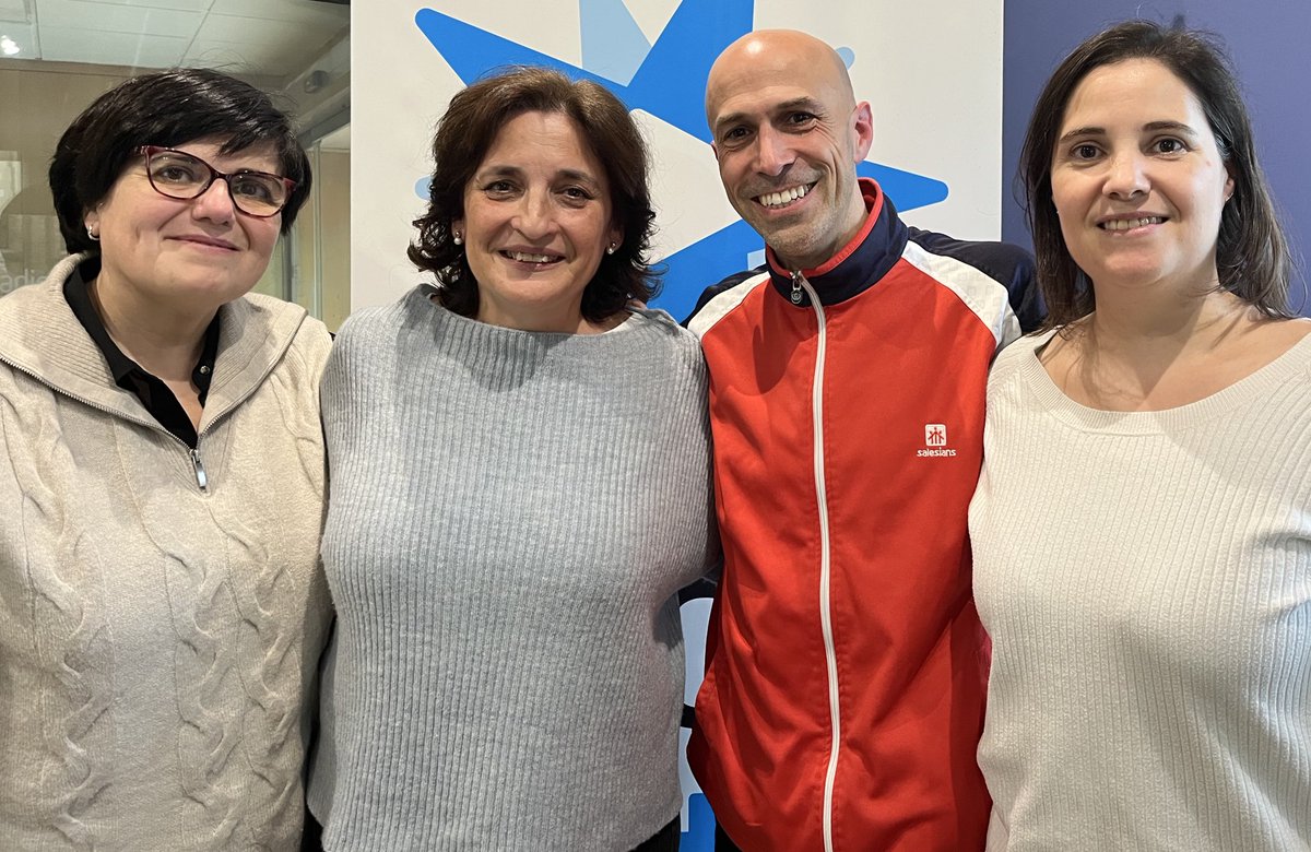 olga_vallejo's tweet photo. 💥A les 9 comencem #EscolaDeFamília a @radioestel amb el suport @FeccComunicacio #322
👉🏼 Els patis i el so que s’hi genera amb @SalesiansRoc, @JesuitesEdu i @VedrunaGracia #Patis
📻https://t.co/ewIJraJqVD🎧 https://t.co/OQBhuqaOdd