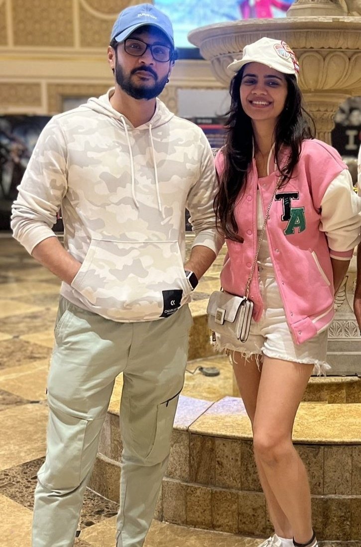 Rasigan_022's tweet photo. #Soundariya :: Movie Time with #Vishnu 🎬❤️
@soundariyananju ❤️ @iam_vishnuvijay
Finally! A picture of the couple together! 🫰🔥
#PerfectPair #MuchAwaited
#BiggBossTamil8 #BiggBossTamil #BiggBossTamilSeason8 #BiggBoss8Tamil #bbtamil8 https://t.co/E77PPSM7yx