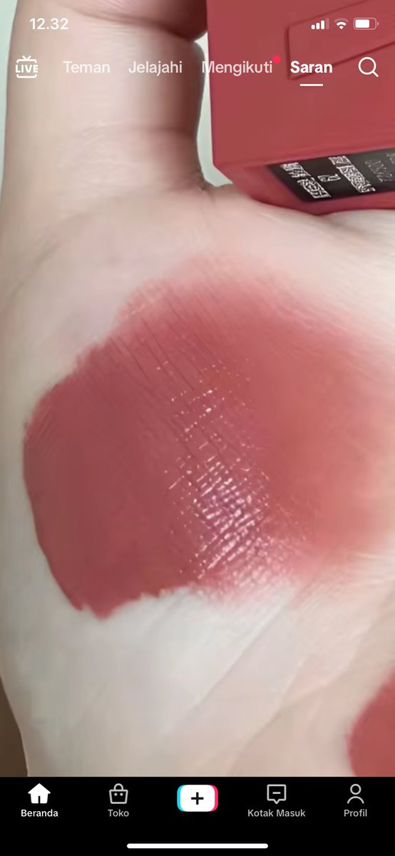 slaiojay's tweet photo. kak, tolong sebut lippen yang warnanya begini 🙏🏻 kalau bisa pas dipake juga ya ☝🏻 https://t.co/gp74FJp8ny
