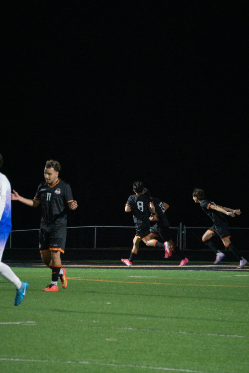 FerrisHsSoccer's tweet photo. +3 tonight 
Next up, Godley at home 🏟️
E. Torres ⚽️
I. Rivas ⚽️ 
B. Harp 🅰️
D. Rodriguez 🅰️ https://t.co/LeYePa4r50