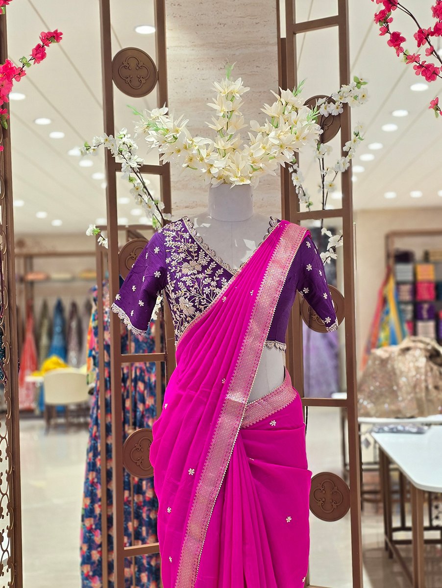 NeerusInd's tweet photo. Pink Poetry✨
This purple and pink saree set with floral-embroidered blouse is a stunning choice for any celebration, adding just the right touch of grandeur💫
Say yes to this colour pop🌟
#neerusindia #neerus #neerusfashion #newcollection #ethnicwear #indianfashion #lehengas https://t.co/ECWqUSm5cS