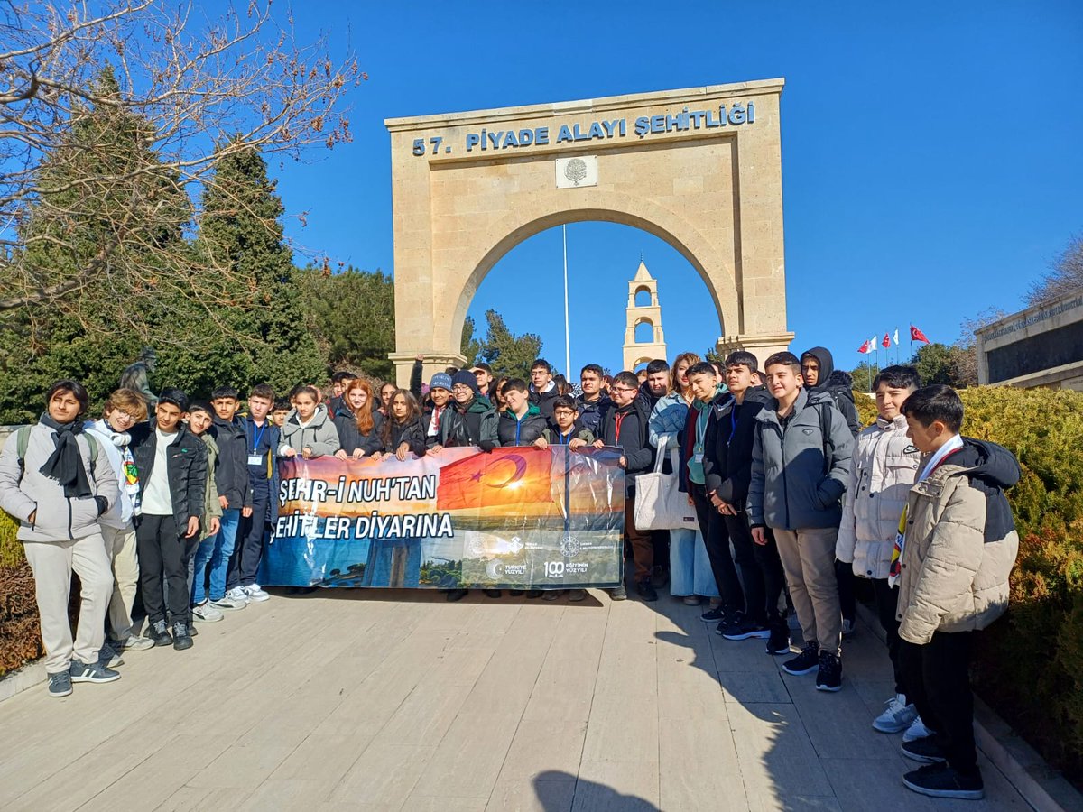"Şehr-Nuh’tan Şehitler Diyarına" projesinin ikinci günü, İl Müdür Yardımcımız Mehmet TATAR, Beytüşşebap Belediye Bşk. Kamil DURMUŞ, İlçe Müdürümüz Şahan İKE, Sosyal Yardımlaşma Derneği Bşk. Hurşit EREN ve 170 öğrencinin katılımıyla gerçekleşti.

<a href="/tcmeb/">Millî Eğitim Bakanlığı</a> <a href="/BirolEkici73/">Birol Ekici</a> <a href="/bycandiroglu/">Bilal Hoca</a>