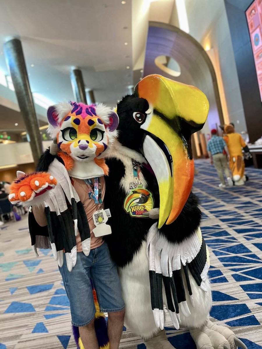 HarryHornbill's tweet photo. Todays a special #FursuitFriday, it’s a BORTHDAY for my BEST tiger pal, @brannytiger!! 

GO WISH THEM THE BESTEST OF BORTHDAYS!!! 💛💛💛 https://t.co/kxPspBRi37