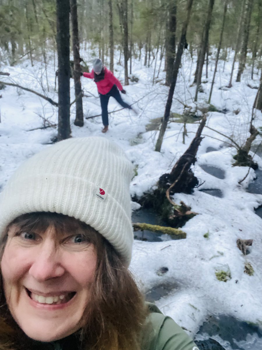 Nuuksio off season experience. Sen verran oli luikasta että välillä piti mm. kontata MUT SUOMALAINEN PÄRRRJÄÄ. 💪🏼
 #ulkoilu