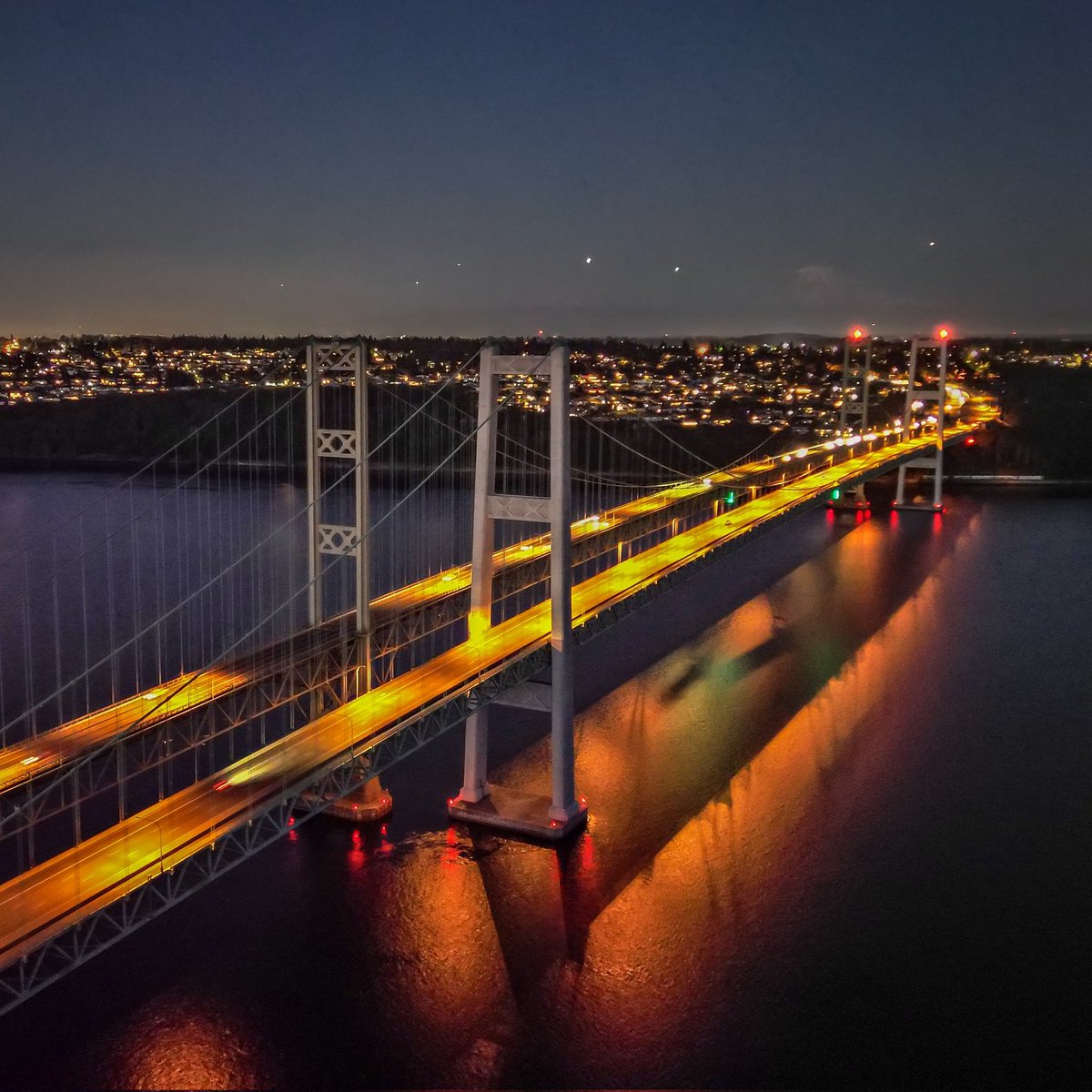 SC_CR_AERIALS's tweet photo. Tacoma Narrows Bridge 
#Tacoma #Narrowsbridge #photography #drone #droneadventures @DJIGlobal #DJI @CityofTacoma #nightlights #mtrainier #pnw https://t.co/9QQ2ks7T20