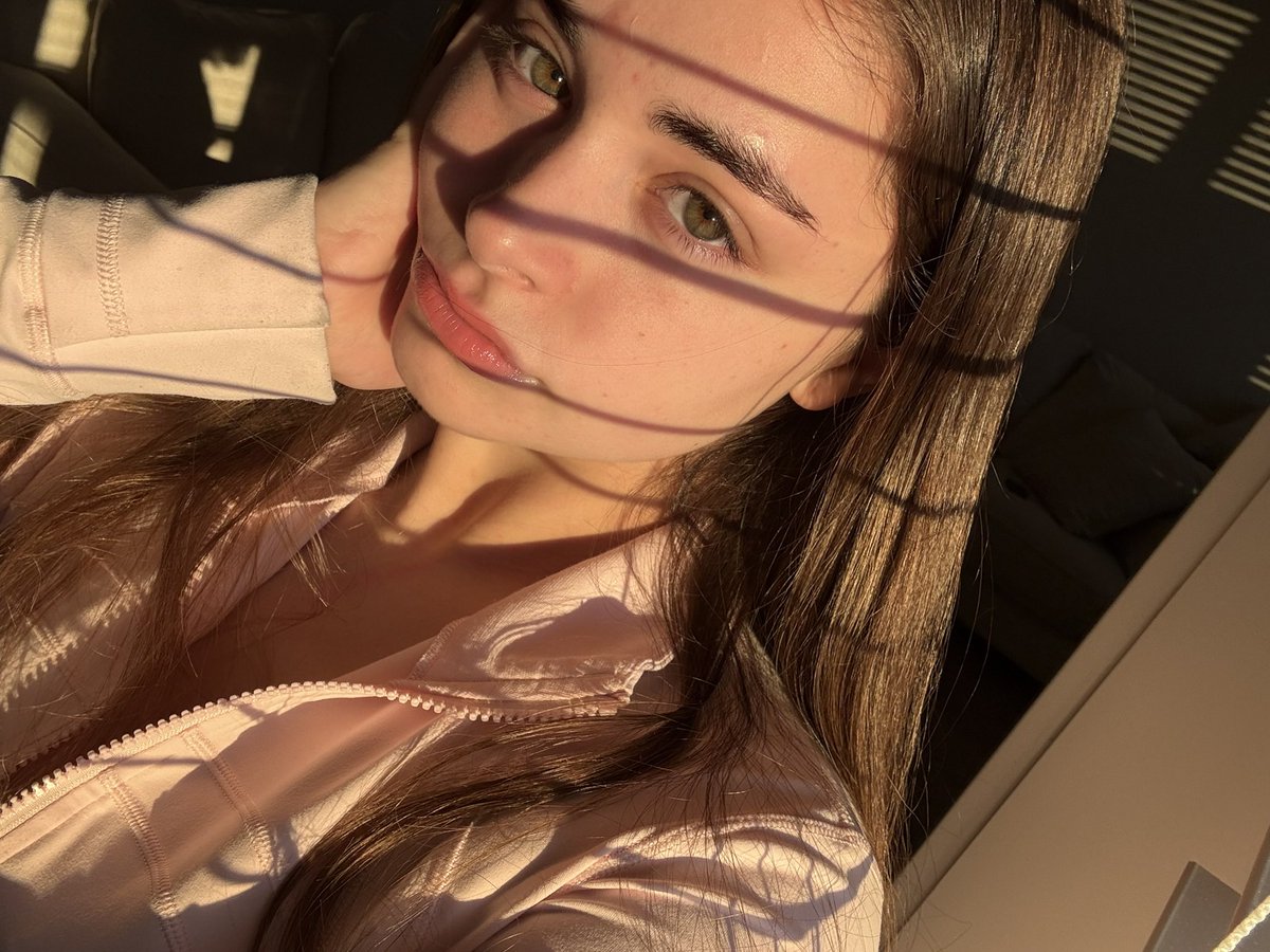 madalynjoyrose's tweet photo. would you cum on my face? https://t.co/RtfIJAJL1e