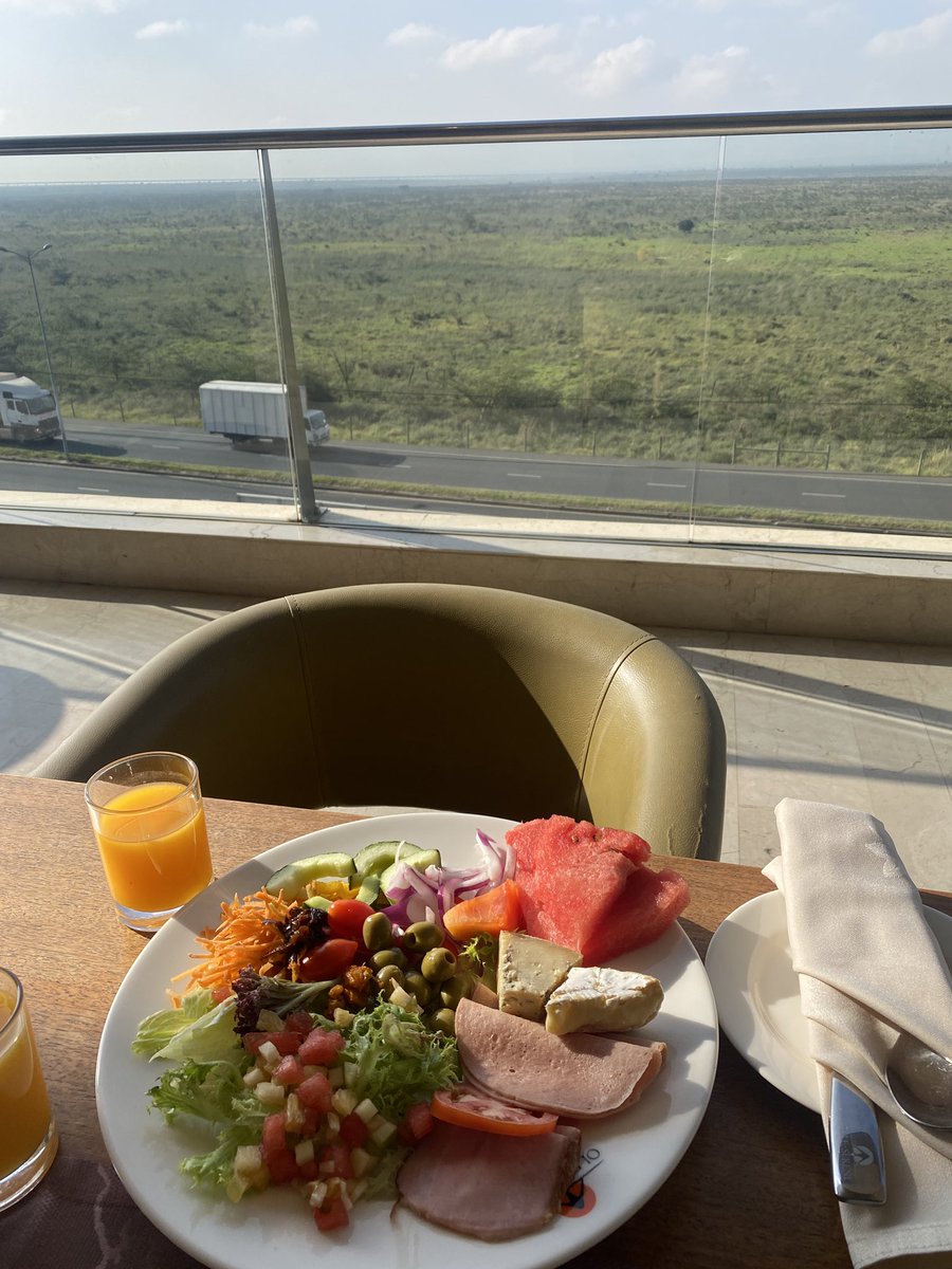 立地。あと、黒い。