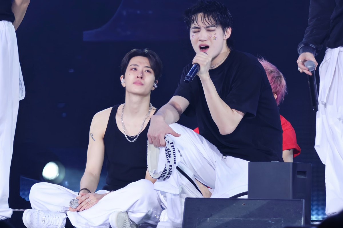 Happily_Ars's tweet photo. ฮันกุกไลน์
🌴🍑🦦🐜

#GOT7_NESTFEST
#GOT7  #갓세븐 
#JAYB #임재범
#JINYOUNG #진영
#YOUNGJAE #영재 
#YUGYEOM #유겸 https://t.co/hrbQCo2LqG