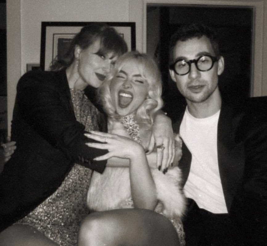 🚨| Sabrina Carpenter stuns with Beyonce, Taylor Swift, Chappell Roan, Margaret Qualley and Jack Antonoff at the GRAMMYs afterparty!