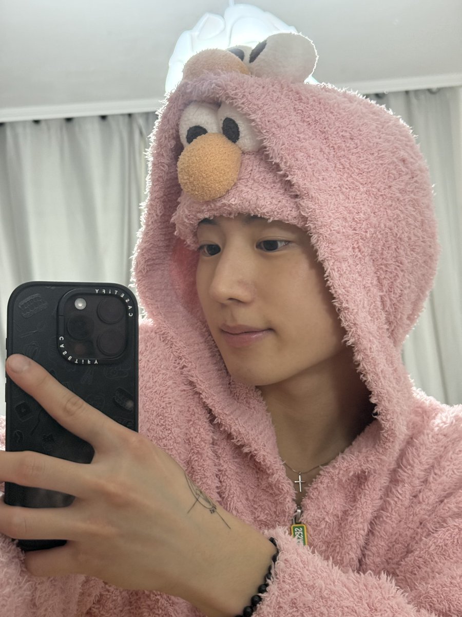 JUSTB_twt's tweet photo. [#건우] Happy Weekend ᐕ

#JUSTB #저스트비 #GEONU https://t.co/E2I6L1tngd