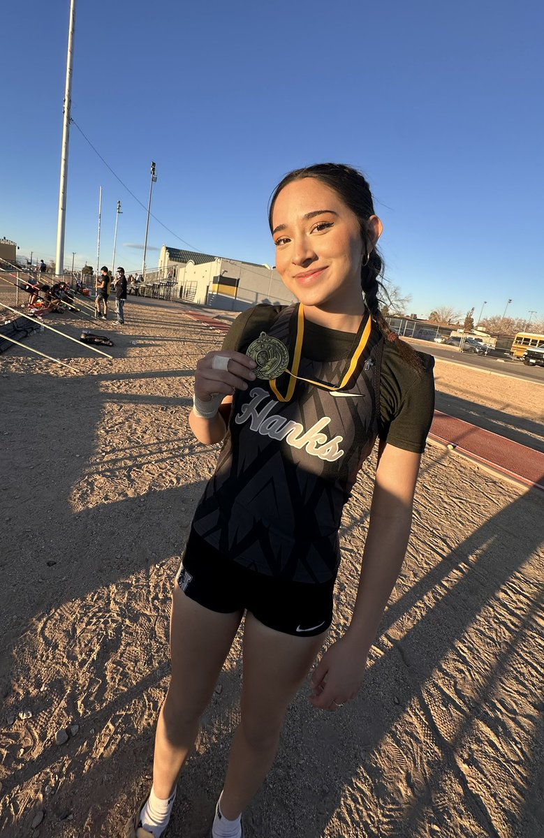 @HANKS Cross and Track tweet media