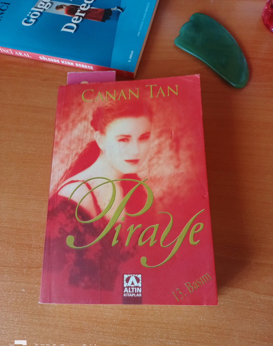 sevincdevri's tweet photo. Uzak bir şehir ve şarkı vardı...
Nazım Hikmet
#Günaydın #CananTan #kitap
#piraye 💠 https://t.co/VusTnEAR3R