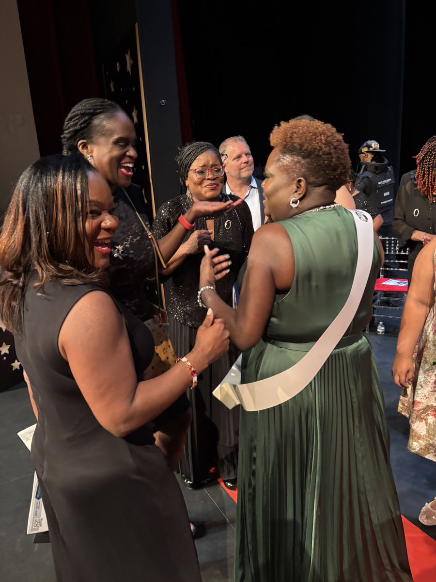 Kimberly L. Peeples tweet media