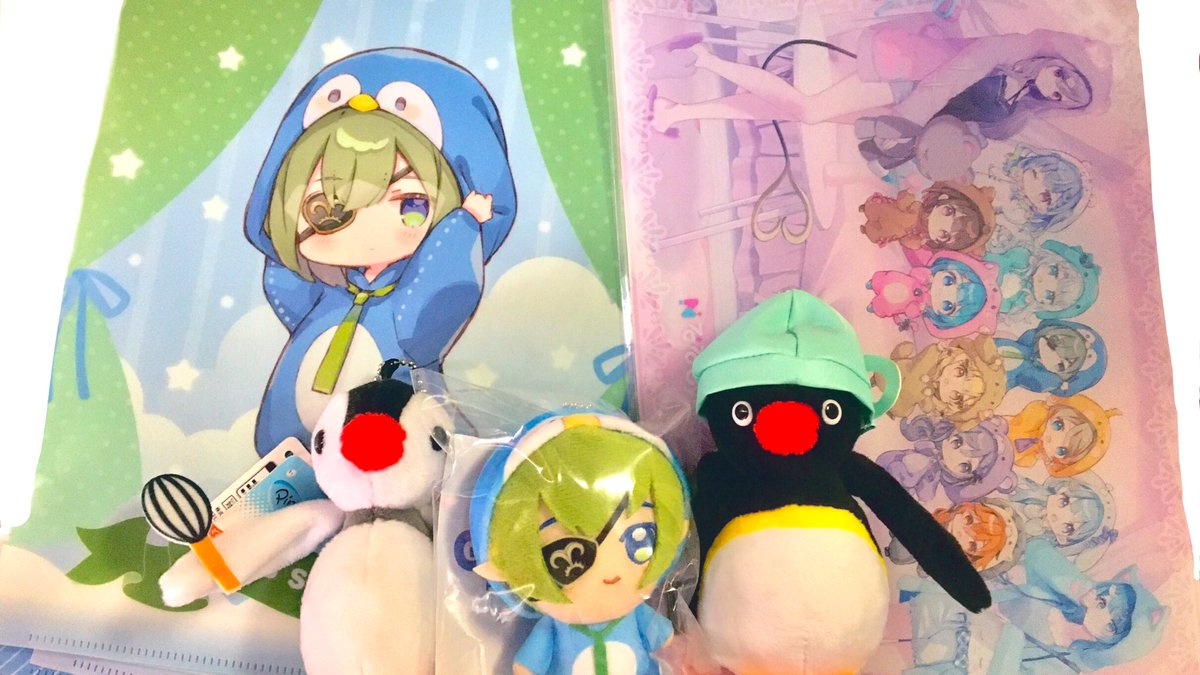 accele5two's tweet photo. #堰代ミコ
#ななしGIGO
主のぬい、ドンキはちょんまり口、今回はにっこり口で嬉しい。
単体アクリルも欲しかったけど、全体アクリルゲットできたからヨシ！
ノベルティお渡しお姉さんに見守られて、緊張の一瞬が続いた...。
アシストありがとうお姉さん（^人^） https://t.co/BB25zjE6lX