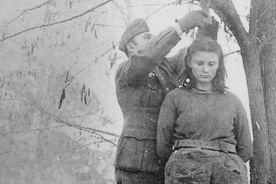 ANPIRomaPosti's tweet photo. #LepaSvetozaraRadić,#patriota jugoslava di 17 anni,fu impiccata pubblicamente dai nazisti a #BosanskaKrupa l’#8febbraio 1943.Prima di morire urlò:"Lunga vita al #PartitoComunista e ai partigiani, combattete, gente, per la vostra libertà! Sarò uccisa, ma c'è chi mi vendicherà!" https://t.co/ZFB0NN02Bv